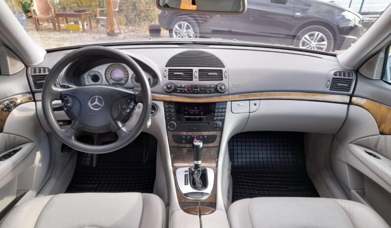 
								Mercedes-Benz E 270 AVANTGARDE full									