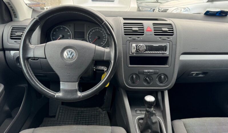 
								VW Golf 1.6i full									