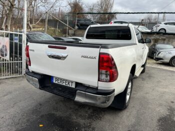 Toyota Hilux 2.4D