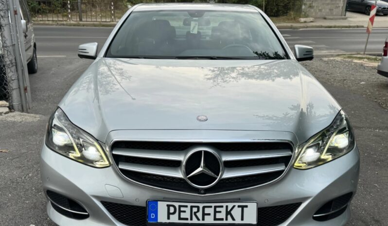 
								Mercedes-Benz E 220 full									