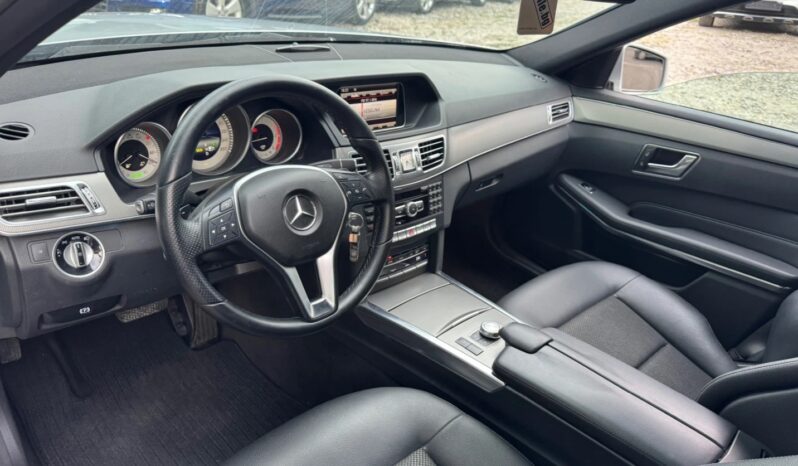 
								Mercedes-Benz E 220 full									