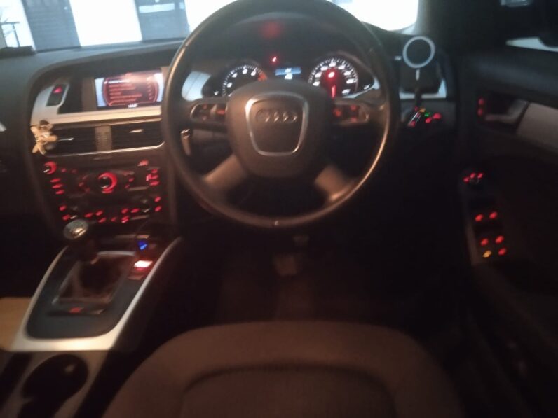 AUDİ A4 TERTEMİZ İLK SAHIBINDEN FULL BAKIMLI EVRAKLI