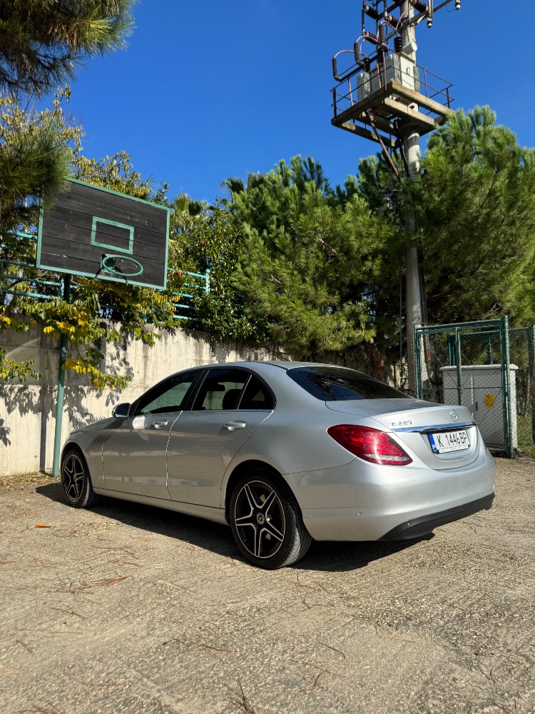 Mercedes-Benz C220