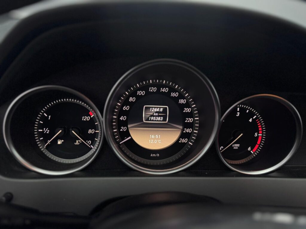 Mercedes-Benz C180 / 2012 MODEL