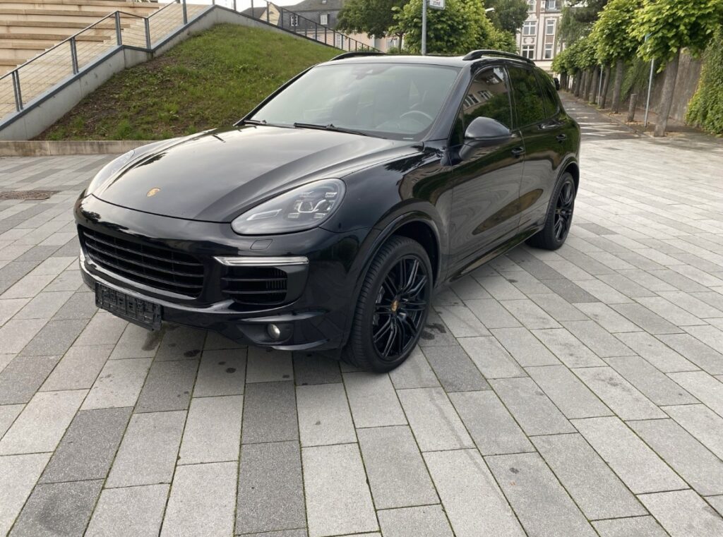 Porsche Cayenne Platinum Edition GTS Paket