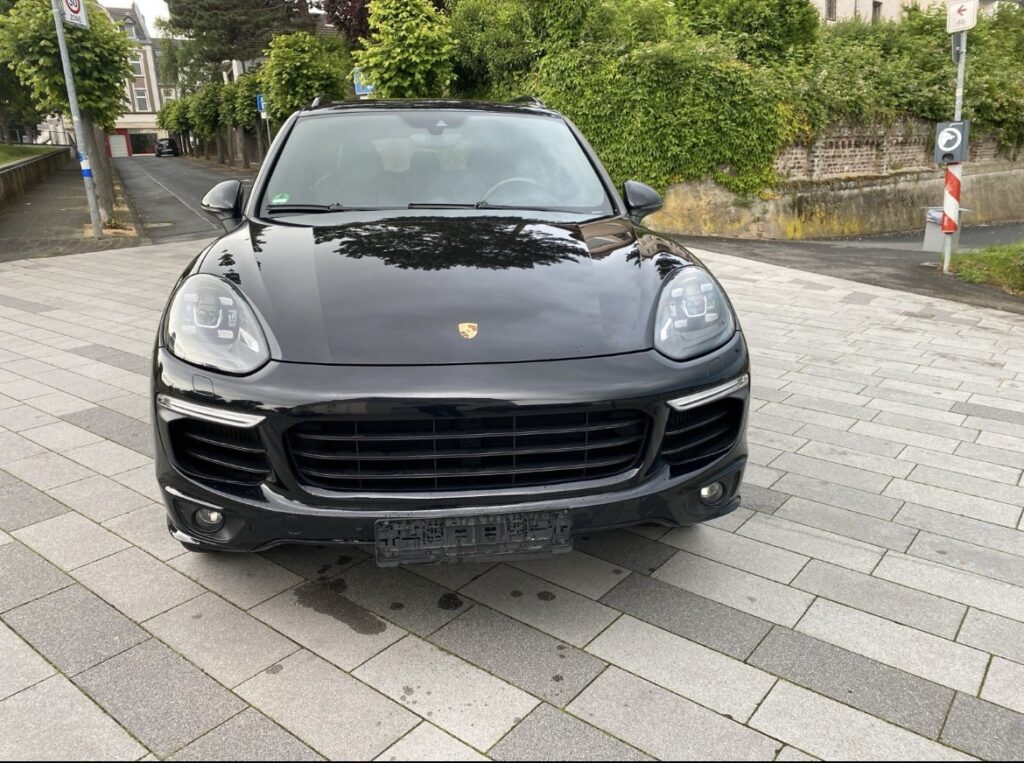 Porsche Cayenne Platinum Edition GTS Paket