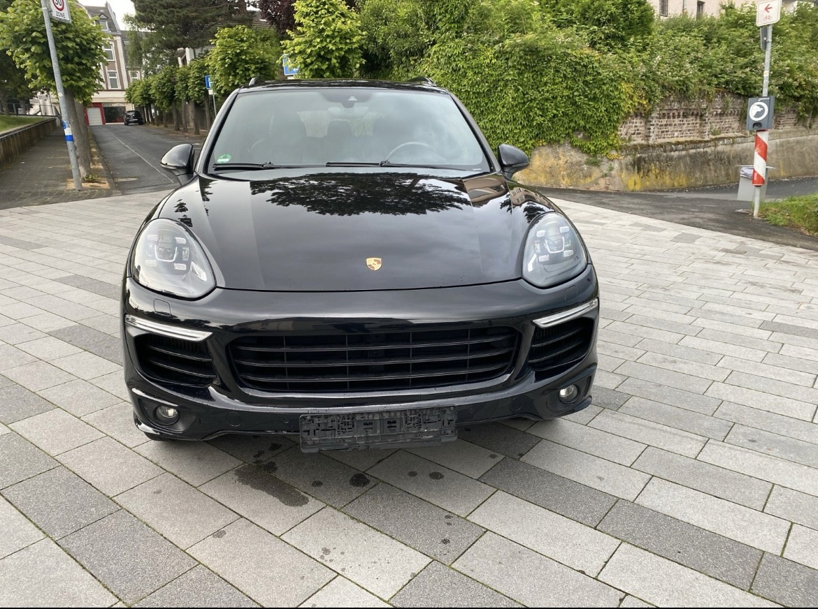 Porsche Cayenne Platinum Edition GTS Paket
