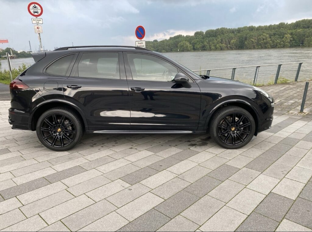 Porsche Cayenne Platinum Edition GTS Paket