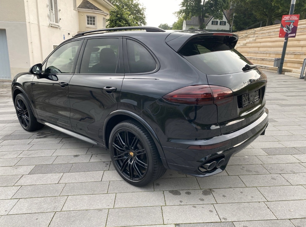 Porsche Cayenne Platinum Edition GTS Paket