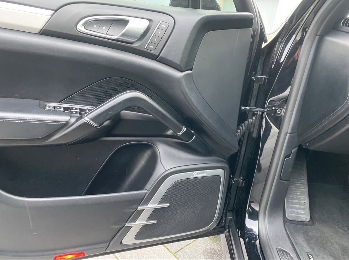 Porsche Cayenne Platinum Edition GTS Paket