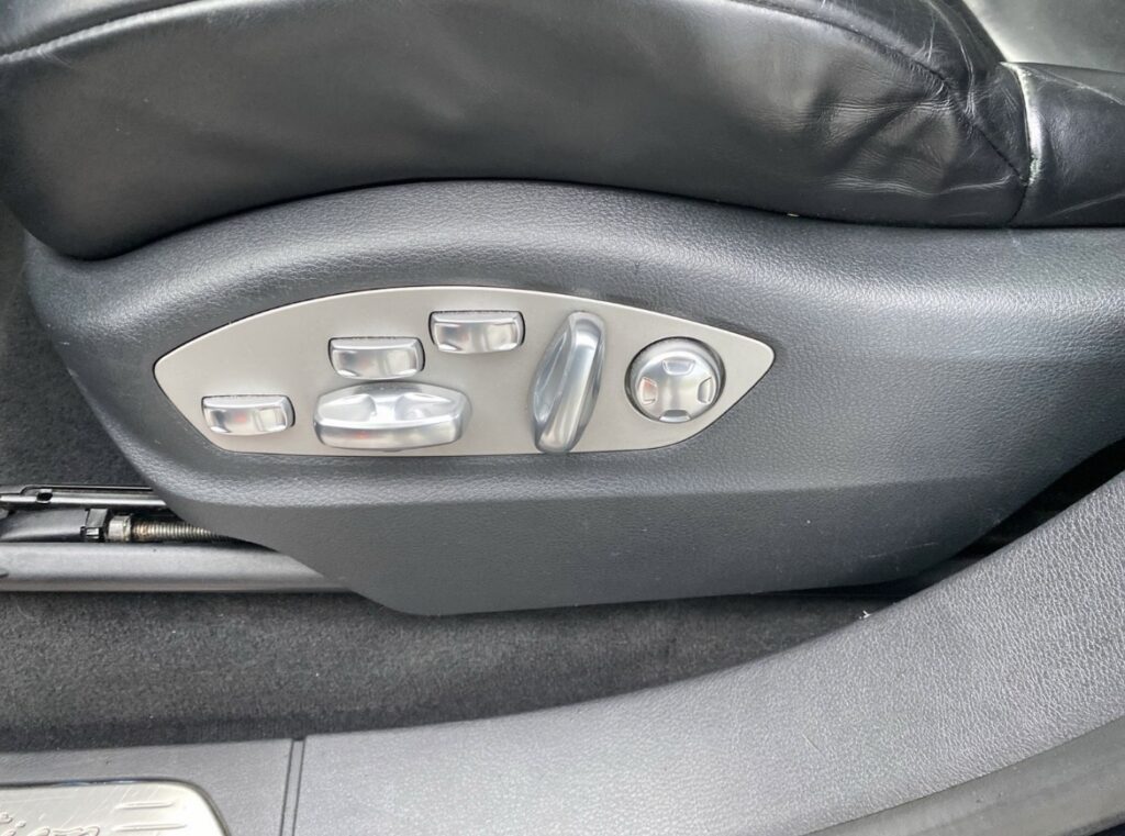 Porsche Cayenne Platinum Edition GTS Paket