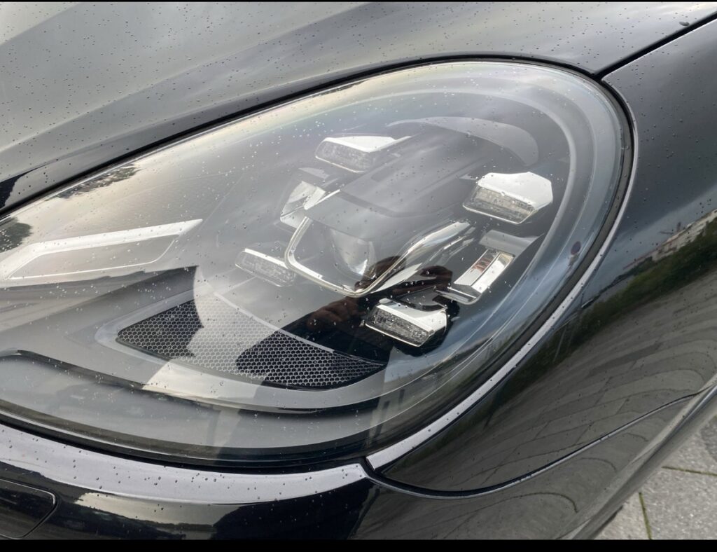 Porsche Cayenne Platinum Edition GTS Paket